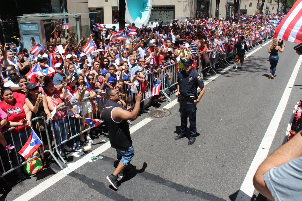 El orgullo boricua se hizo sentir en la quinta avenida en el Desfile Puertorriqueño de New York. Nuestra carroza la encendió Vico C y el Dream Team de DJs de La X.