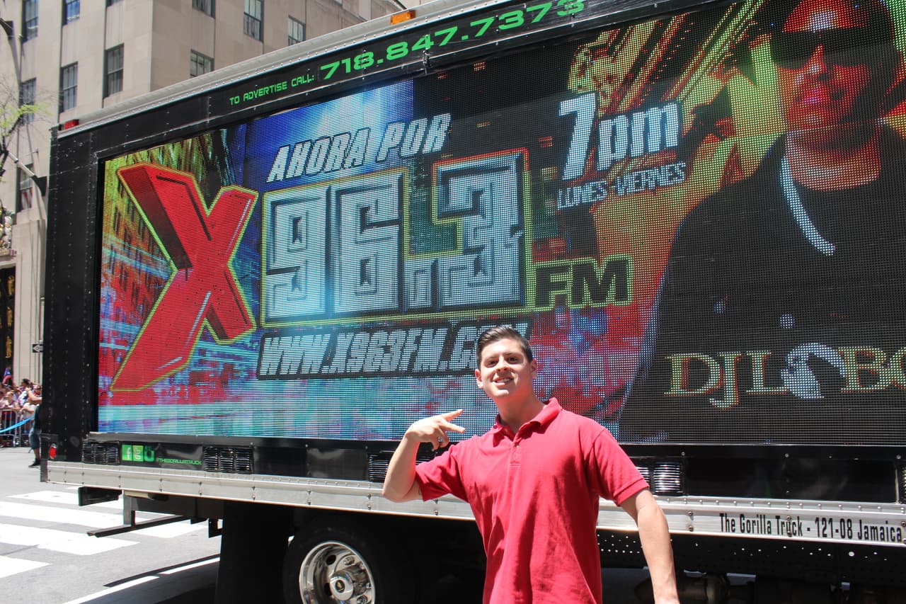 El orgullo boricua se hizo sentir en la quinta avenida en el Desfile Puertorriqueño de New York. Nuestra carroza la encendió Vico C y el Dream Team de DJs de La X.