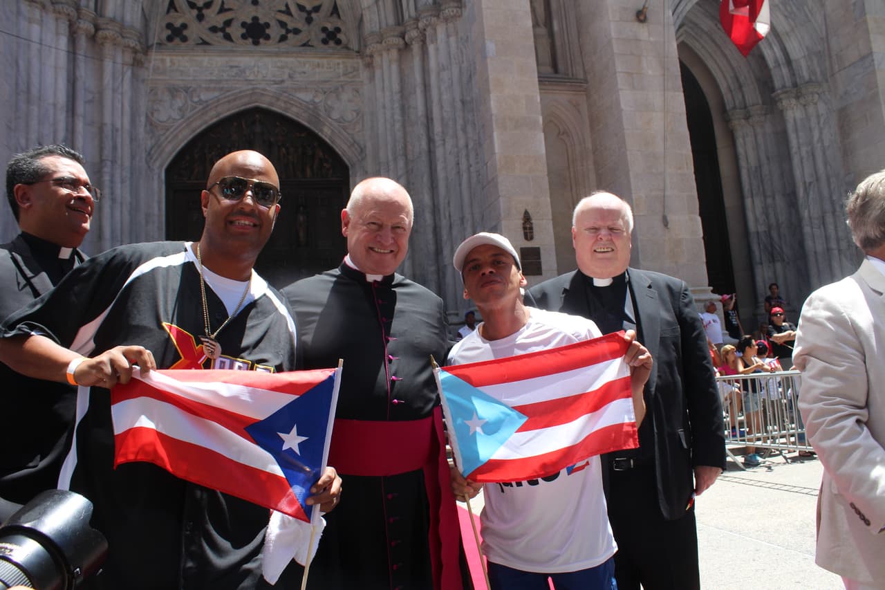 El orgullo boricua se hizo sentir en la quinta avenida en el Desfile Puertorriqueño de New York. Nuestra carroza la encendió Vico C y el Dream Team de DJs de La X.