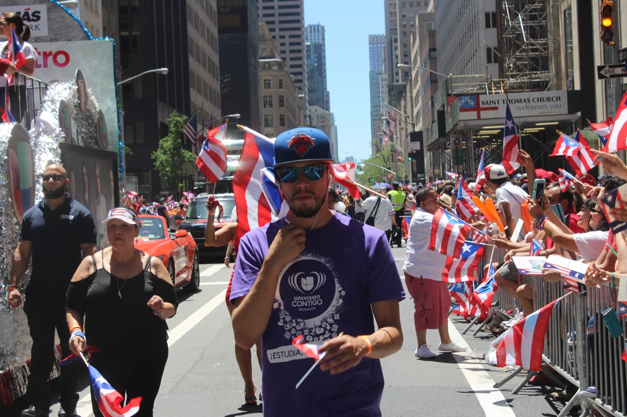 El orgullo boricua se hizo sentir en la quinta avenida en el Desfile Puertorriqueño de New York. Nuestra carroza la encendió Vico C y el Dream Team de DJs de La X.