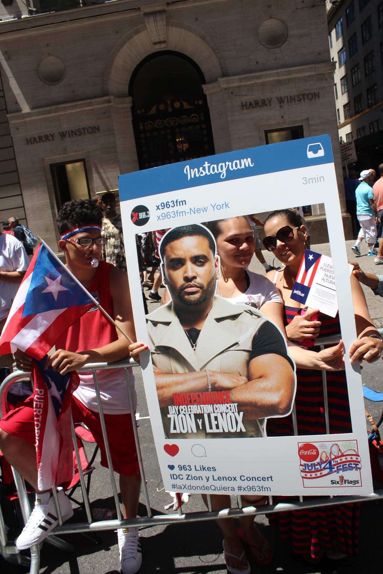 El orgullo boricua se hizo sentir en la quinta avenida en el Desfile Puertorriqueño de New York. Nuestra carroza la encendió Vico C y el Dream Team de DJs de La X.