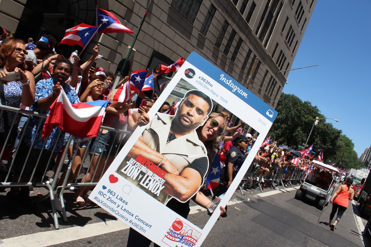 El orgullo boricua se hizo sentir en la quinta avenida en el Desfile Puertorriqueño de New York. Nuestra carroza la encendió Vico C y el Dream Team de DJs de La X.