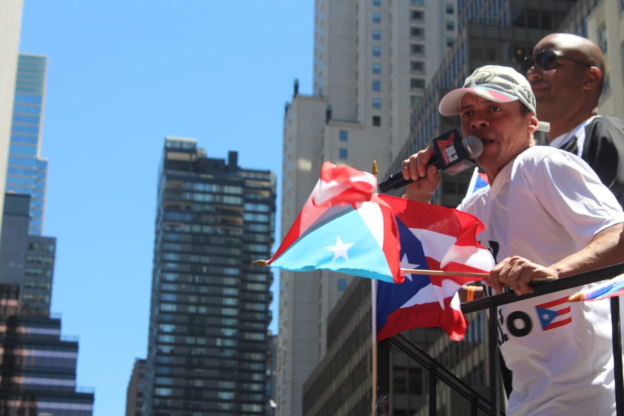 El orgullo boricua se hizo sentir en la quinta avenida en el Desfile Puertorriqueño de New York. Nuestra carroza la encendió Vico C y el Dream Team de DJs de La X.