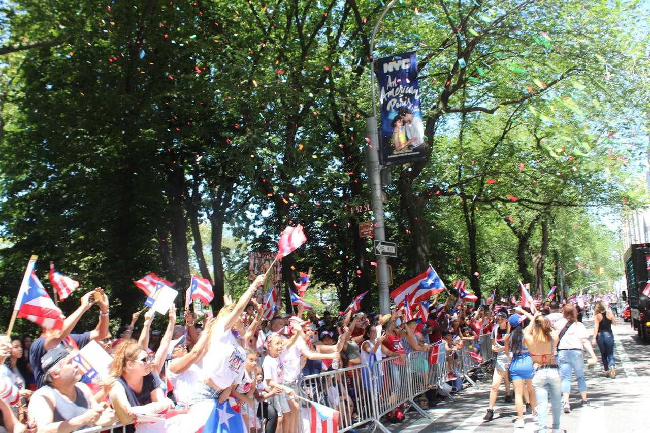 El orgullo boricua se hizo sentir en la quinta avenida en el Desfile Puertorriqueño de New York. Nuestra carroza la encendió Vico C y el Dream Team de DJs de La X.