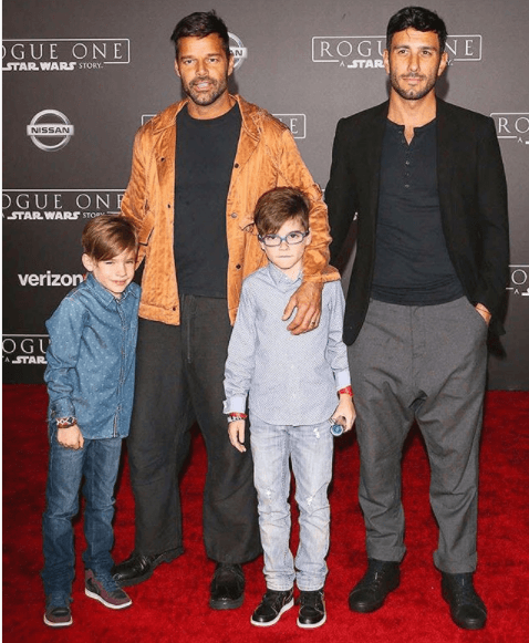 Aunque la pareja no ha revelado aún la fecha exacta de su boda, se sabe que ambos están con los preparativos de la misma.