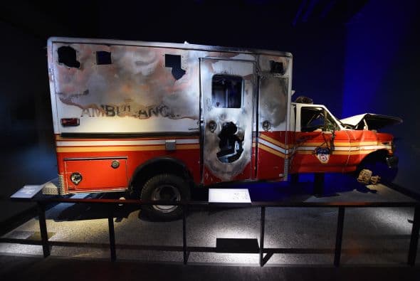 Imagen que muestra los restos de una ambulancia.