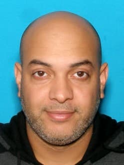 <h3 class="cms-H3-H3">Julio Alex Diaz</h3>
<br>
<br>En 2016, la DEA estableció la acusación formal en contra de este dominicano de 46 años -también conocido como Alex Menan-
<b> por conspiración para poseer drogas con la intención de distribuir heroína, fentanilo y cocaína.</b>
<br>
<br>Según las autoridades estadounidenses, se pudieron
<b> confiscarle más de 8 kilos de heroína </b>y unos 500,000 dólares en efectivo. 
<br>
<br>