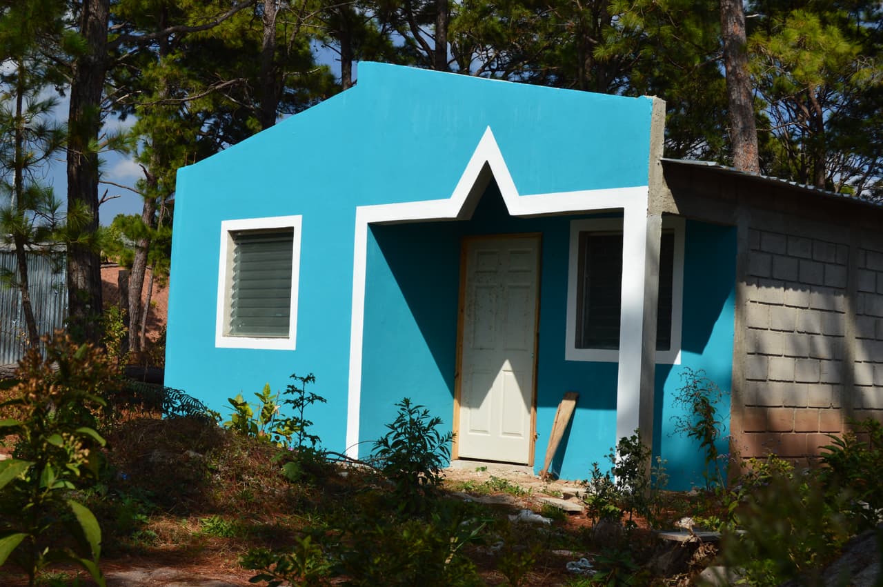 A home built with funds from the Honduran government program Vida Mejor. When Hernández assumed the presidency in 2014, rural families became the focus and the program was placed under the umbrella of Vida Mejor along with a vast expansion of direct assistance programs.