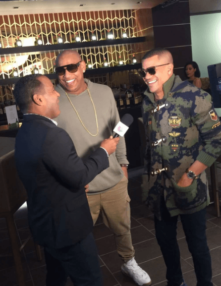 Esos traviesos no pueden ser otros que los chicos de Gente de Zona, que con su increíble buena vibra siempre son la atracción de cada pasillo de Las Vegas.