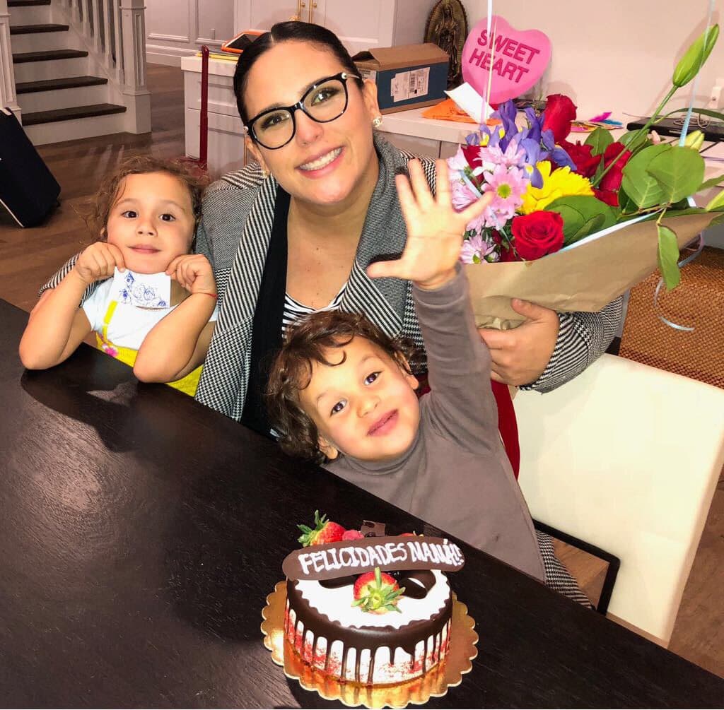 La actriz confesó que, desde antes de procrear a sus dos retoños, había pensado en la posibilidad de
<b> adoptar</b>, tema en el que su marido está de acuerdo.
<br>