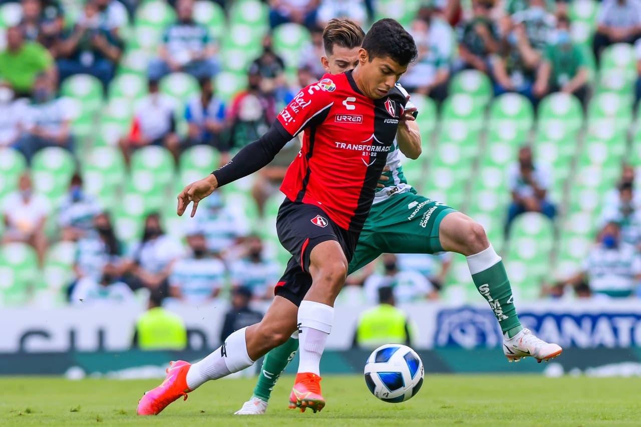 Julián Quiñones adelantó al conjunto visitante al minuto 25, pero Santos no se quedó de brazos cruzados y al minuto 69 Félix Torres se encargó de firmar el empate 1-1.