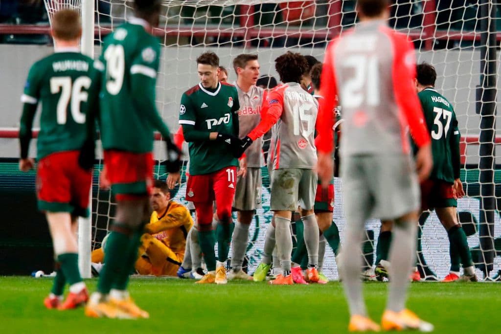 Berisha (28’, 41’) marcó doblete, Miranchuk (79’) descotó por la vía penal y Adeyemi (81’) selló la victoria. Con este triunfo, obligan a los del ‘Cholo’ a obtener un buen resultado ante el Bayern para pensar en la siguiente ronda.