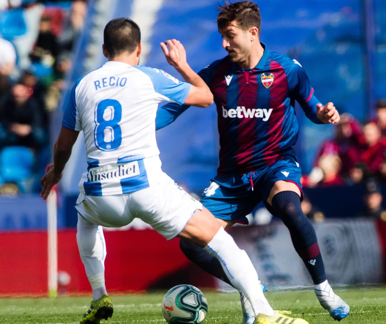 Rubén Rochina (20’) y Roger Martí (28’) anotaron los goles para el equipo de casa. Leganés recibirá a Betis la siguiente jornada.