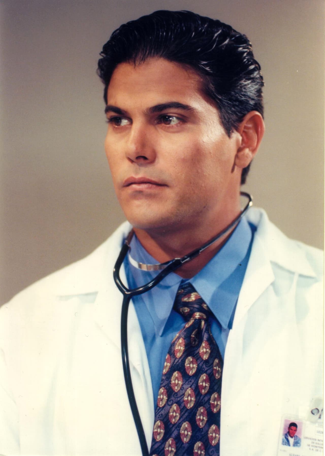 <b>Otros decían que fue por interé</b>s, ya que 
<b><a href="http://www.univision.com/temas/cynthia-klitbo">Gattorno</a></b> quería aprovecharse de la fama de la actriz, además de esa manera conseguría de manera más fácil poner en regla su situación legal en México. Sin embargo esta versión fue desmentida por ambos.