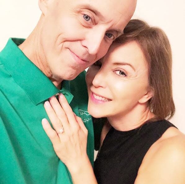 El pasado 15 de abril recibió el anillo de compromiso y con esta fotografía lo presumió en su cuenta de Instagram.