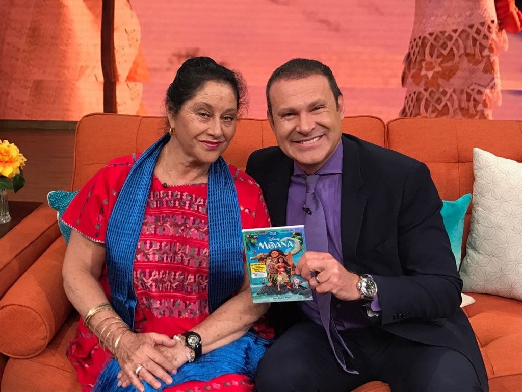 “Me dedico a otras cosas como el teatro, el cine... He hecho muchas películas en los últimos 12 años no nada más aquí, he trabajado en Inglaterra, en Italia, en República Dominicana, en Colombia, en Puerto Rico, en Perú, en Chile, en Guatemala", explicó.