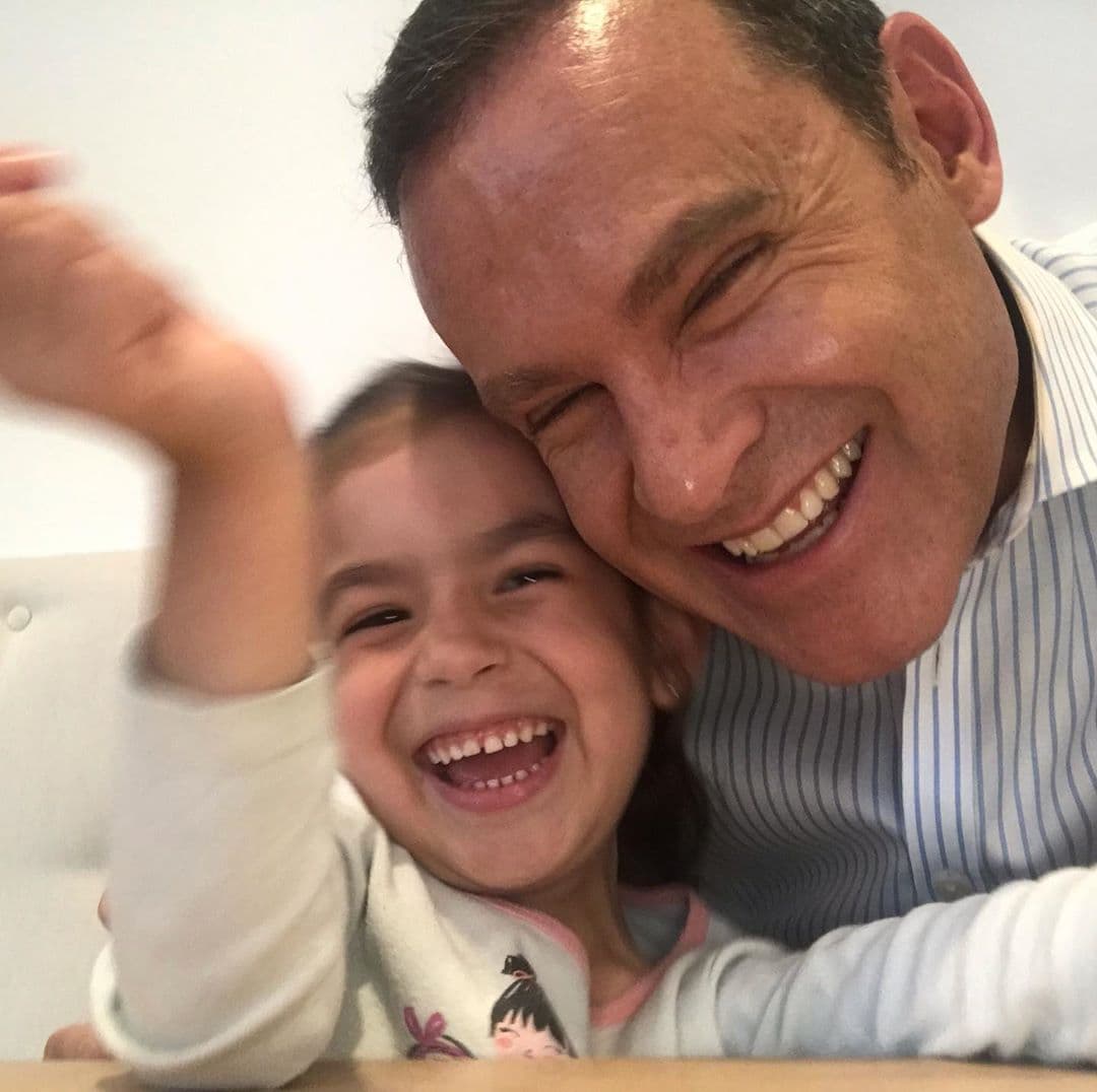 Hannah, Nicole y Alex, los hijos mayores de Alan, ya estaban en la adolescencia cuando nuestro conductor se enteró que Michelle estaba en camino. Su amor se expandió al saber que después de muchos años volvería a ser papá.