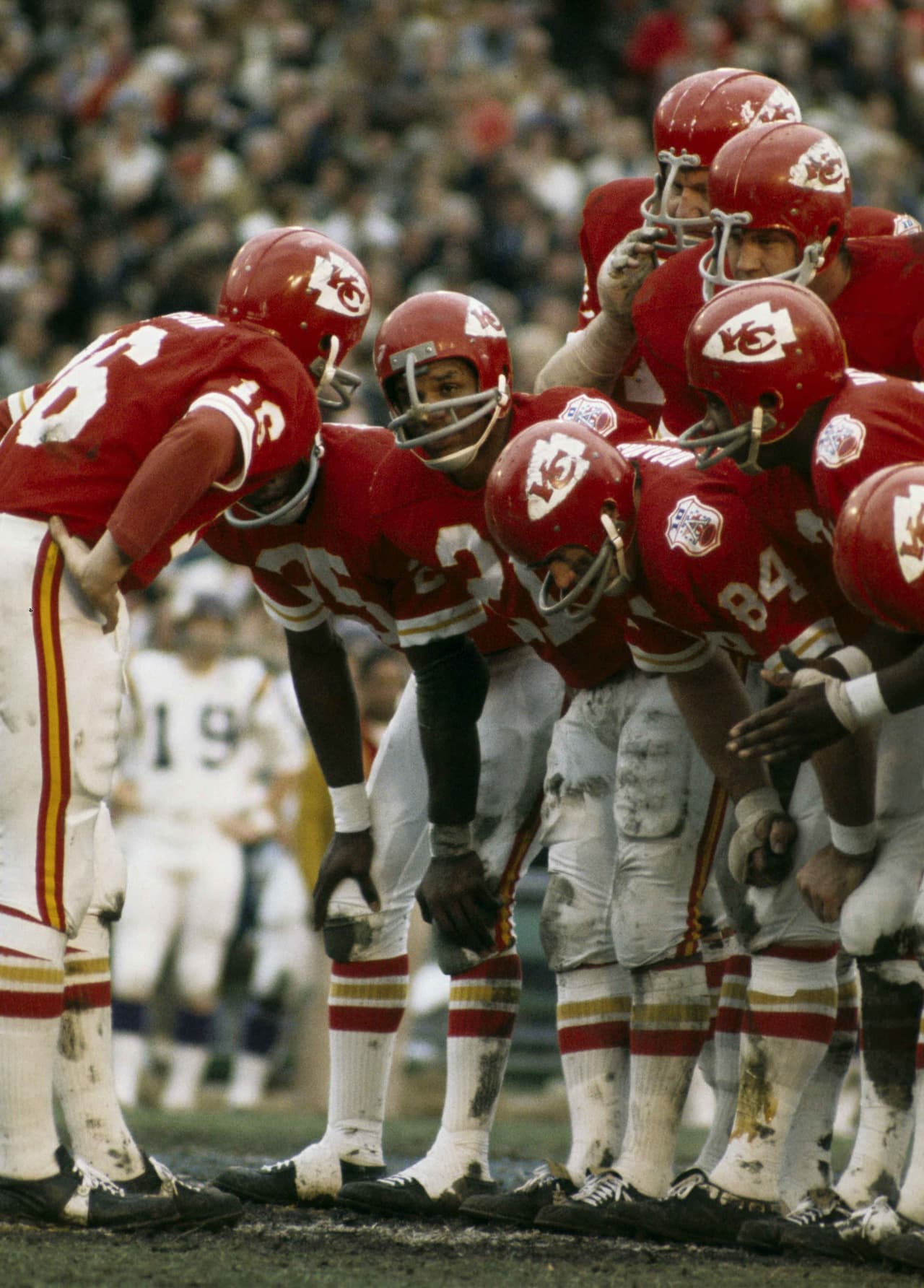 6. La ofensiva de los Chiefs era comandada por Len Dawson, el corredor Mike Garrett y el receptor Otis Taylor. Produjeron 273 yardas totales con tiempo de posesión de 34 minutos sobre la fuerte defensiva de los Vikings.