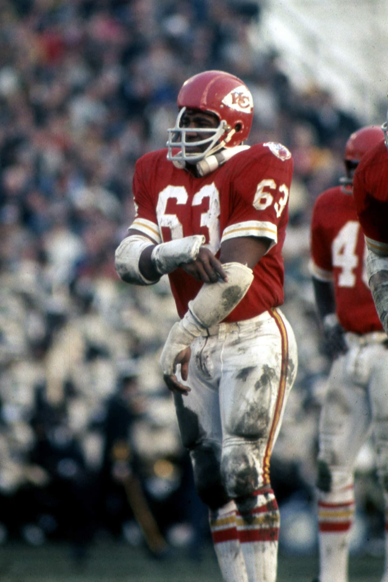 7. El linebacker Willie Lanier fue el lìder defensivo de los Chiefs. Uno de los jugadores más rudos en la historia. Su distintivo era la intimidación. Fue el segundo jugador de los Chiefs elegido al Salón de la Fama NFL.