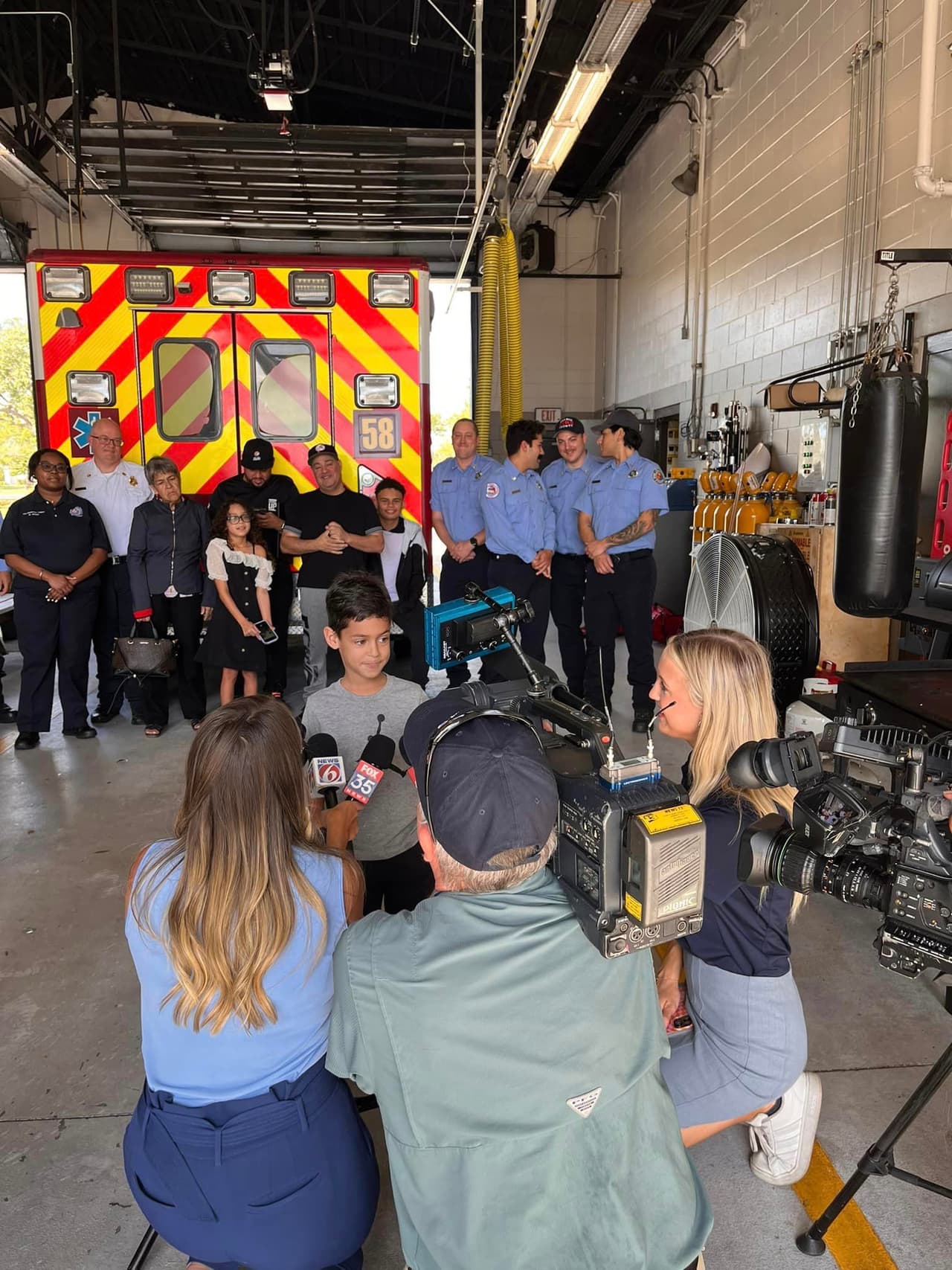 James habló con la prensa local y dijo que cuando sea grande quiere ser bombero.