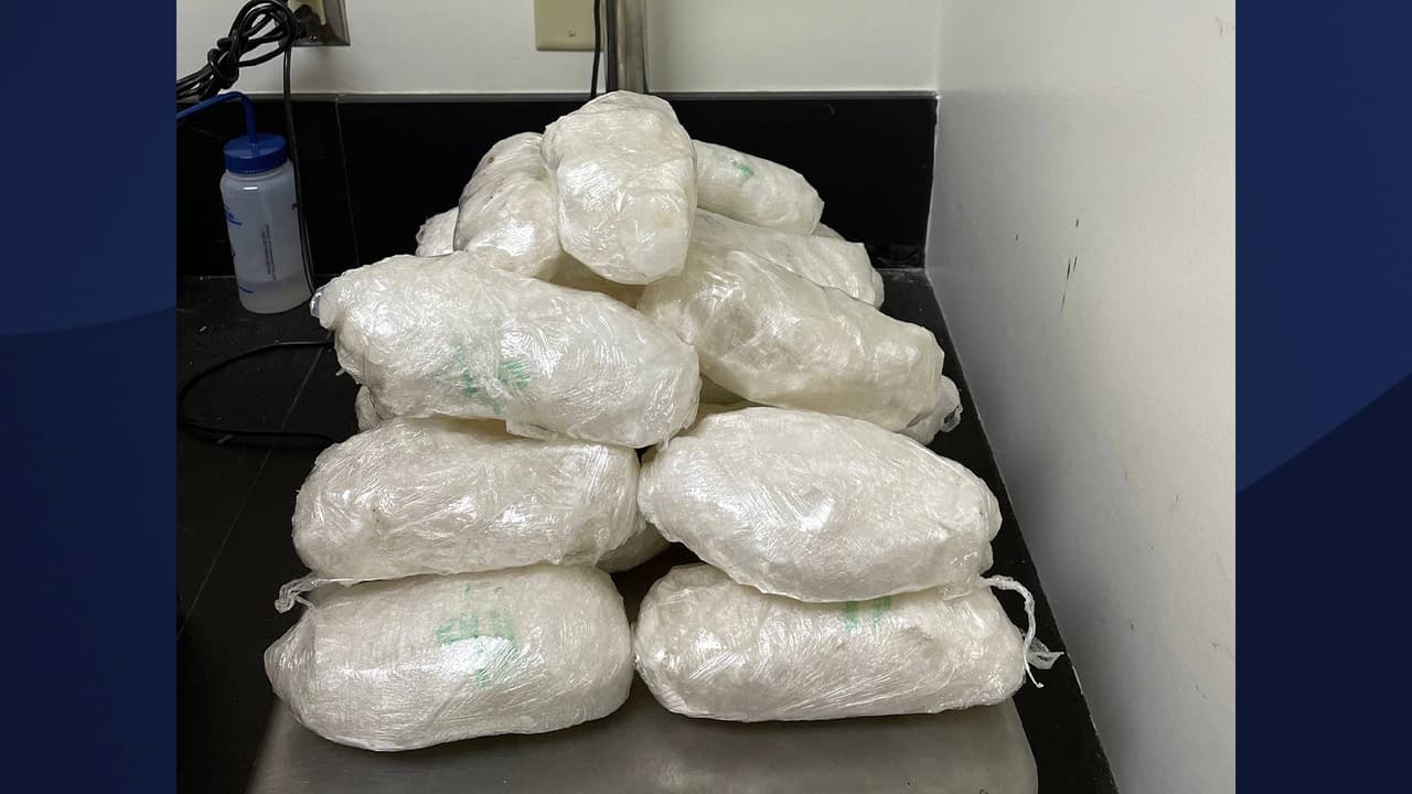 Según reportes, la parada de tráfico del 19 de enero terminó con el arresto de Raúl López, de 42 años, y el decomiso de un cargamento de droga.