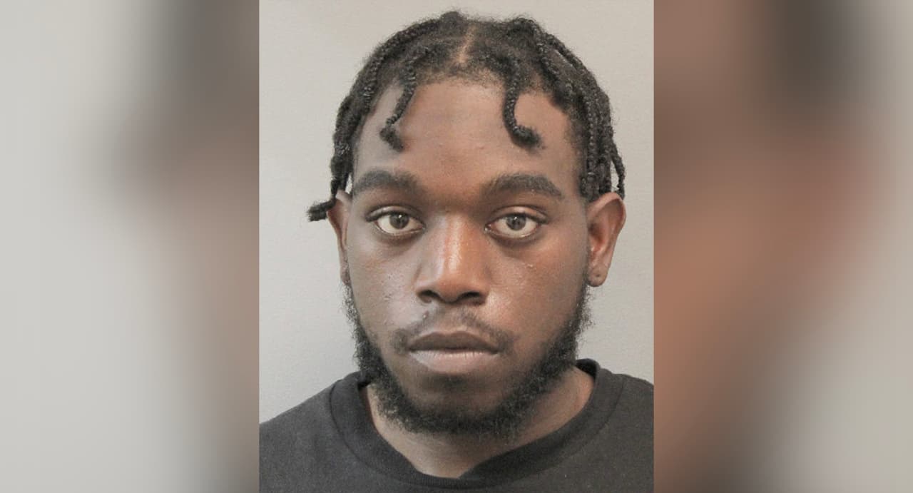 Larry Jean Walker Jr, es buscado por falsificación.