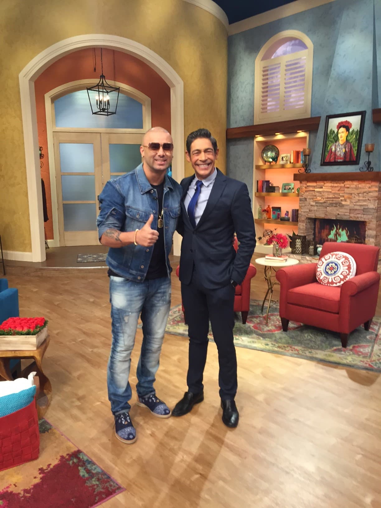 También nos enteramos por ahí, que Wisin es fan de Johnny Lozada.