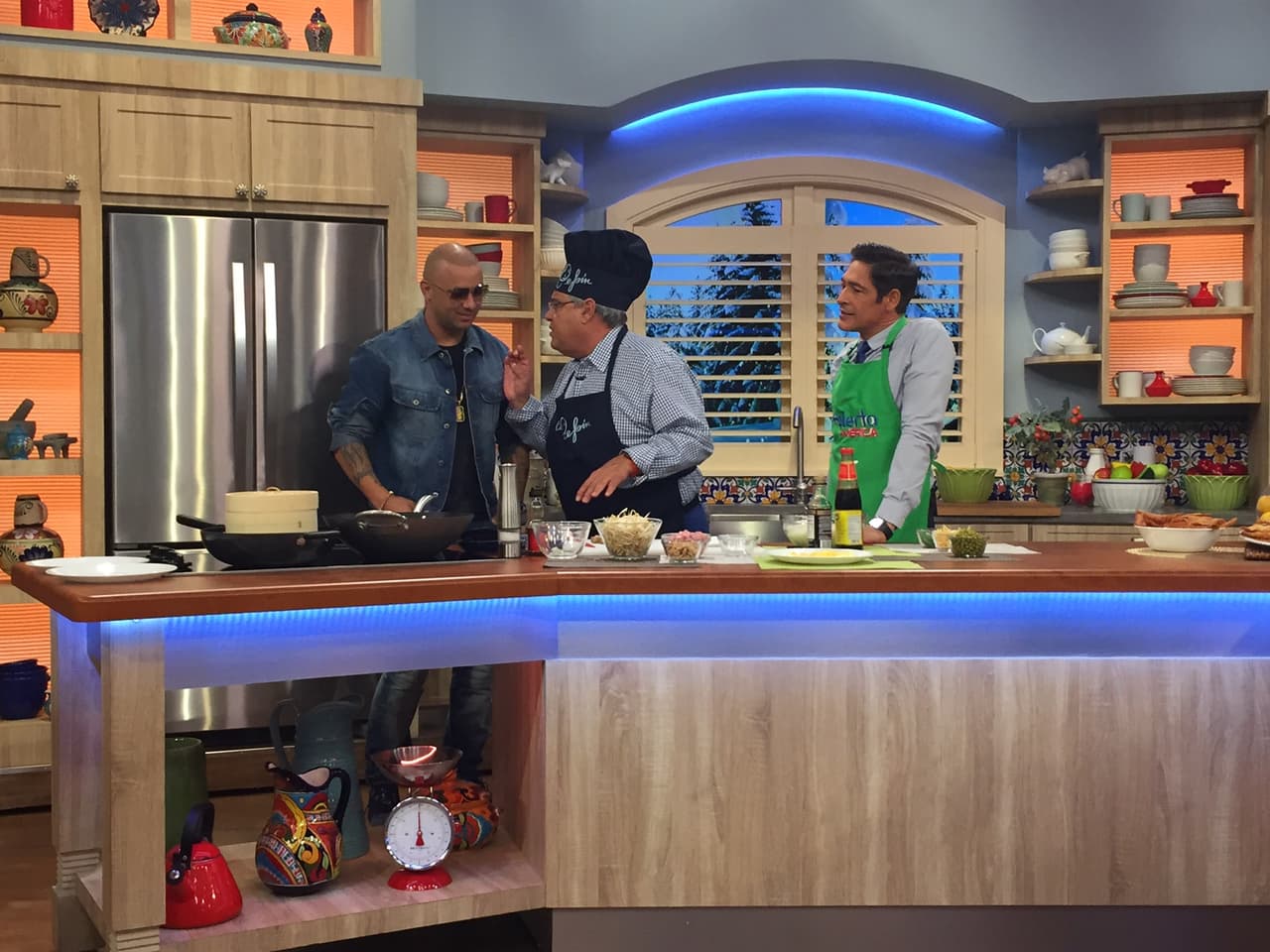 Wisin aprendió a preparar una receta con mucho sabor caribeño.