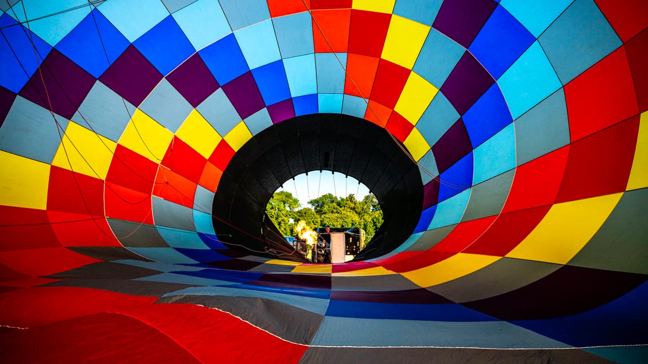 2023 H-E-B | Central Market Plano Balloon Festival se celebra del 21 de septiembre al 24, y parte de las actividades son:
<br>
<b>Jueves 21 de septiembre</b>: A las 5 de la tarde será la inauguración del evento y a las 5:30 pm habrá un concierto con la Orquesta Sinfónica de Plano. A las 9:30 de la noche concluyen las actividades.
<br>
<b>Viernes 22 de septiembre</b>: Abre las puertas a las 4 de la tarde, a las 5:50 pm habrá una exhibición con paracaidistas y a las 9 de la noche un espectáculo con fuegos artificiales. A las 10 pm concluyen las actividades.