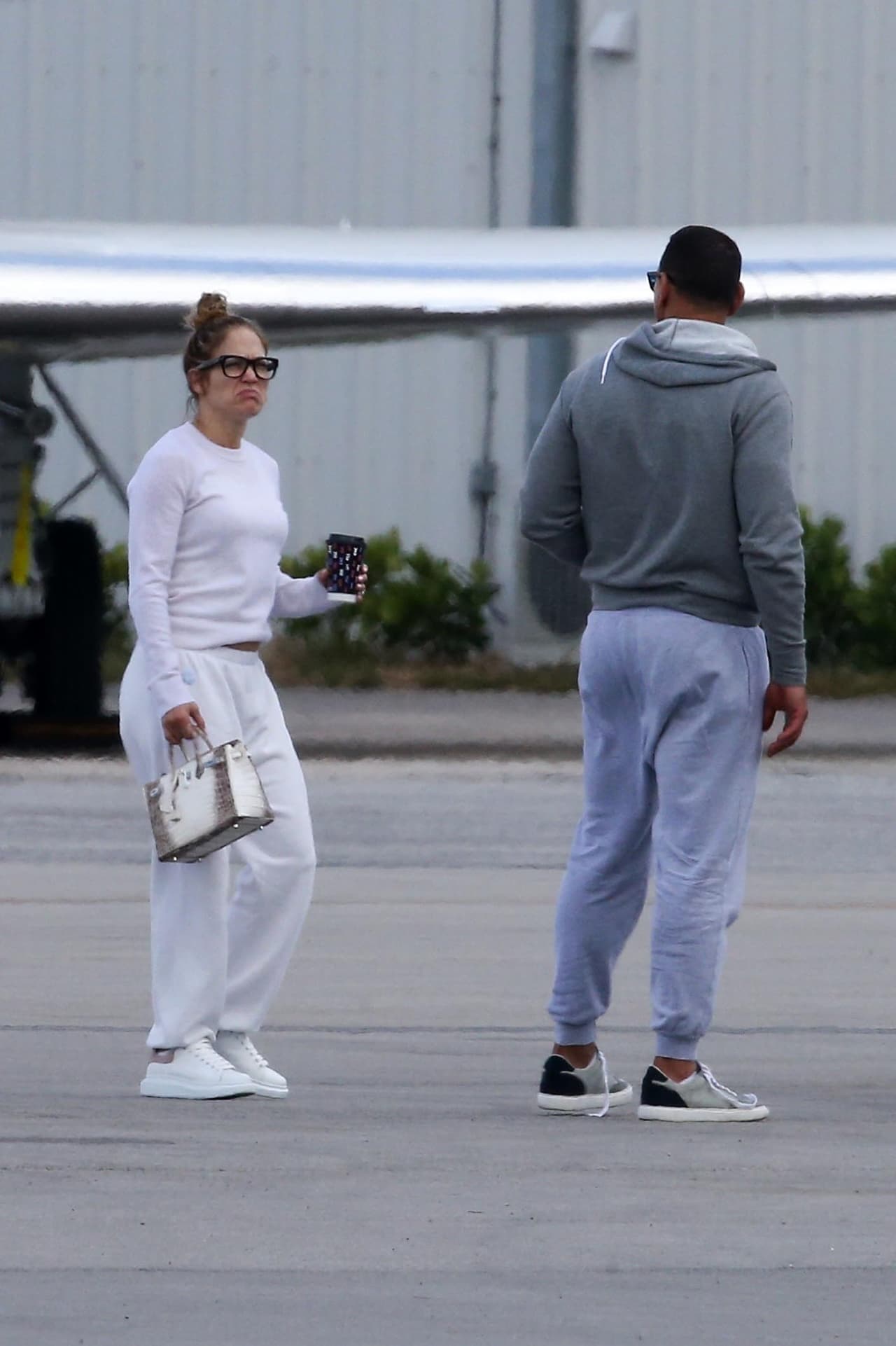 La alegría no regresó al rostro de Jennifer López.