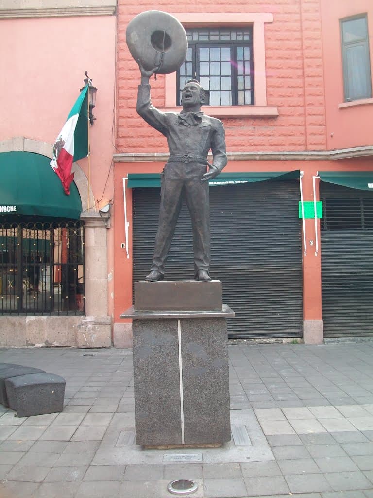 Pedro Infante no podría faltar en la capital del mariachi, la Plaza Garibaldi de la Ciudad de México.
