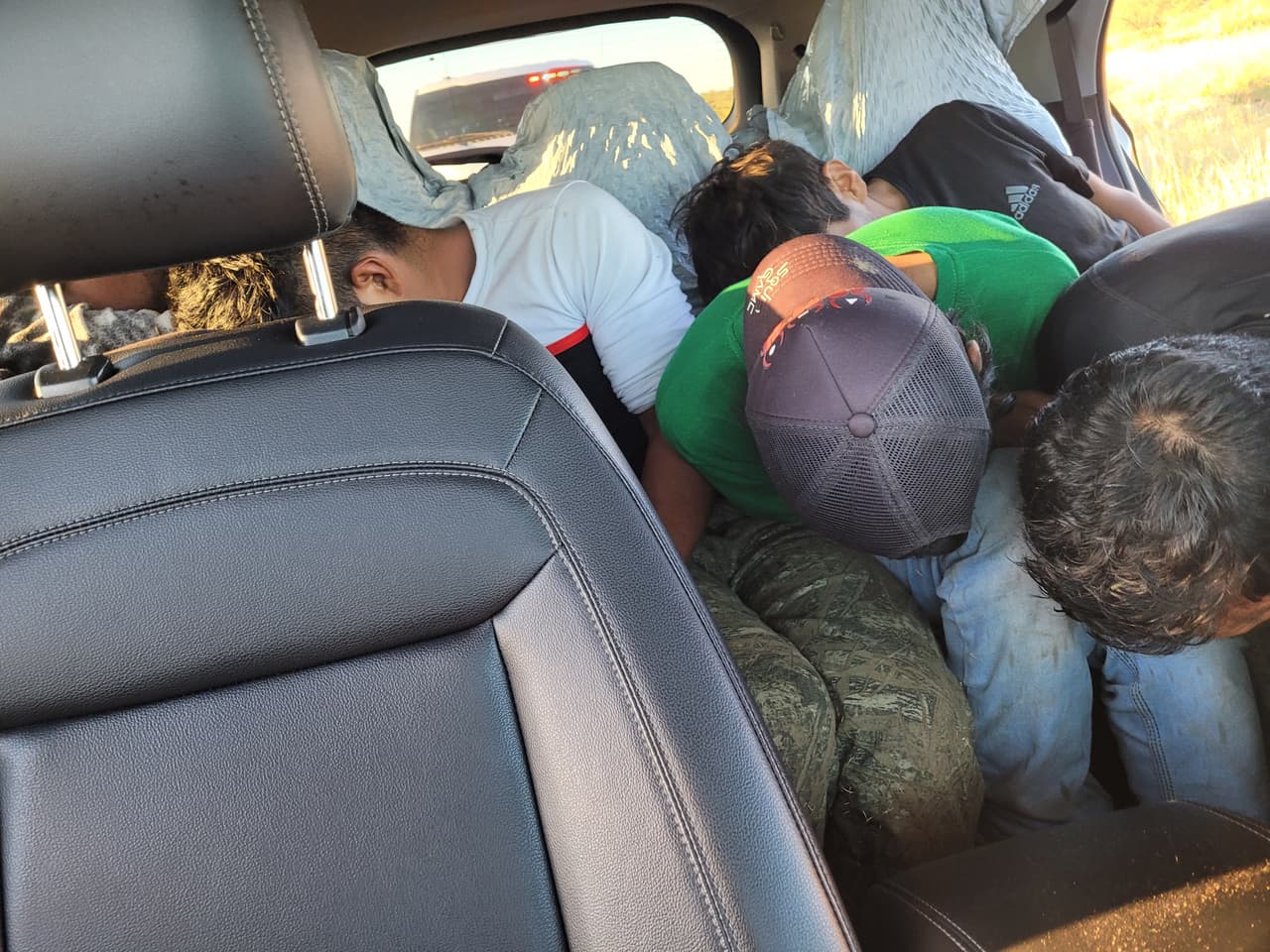 Estaban traficando a 10 inmigrantes sin papeles.