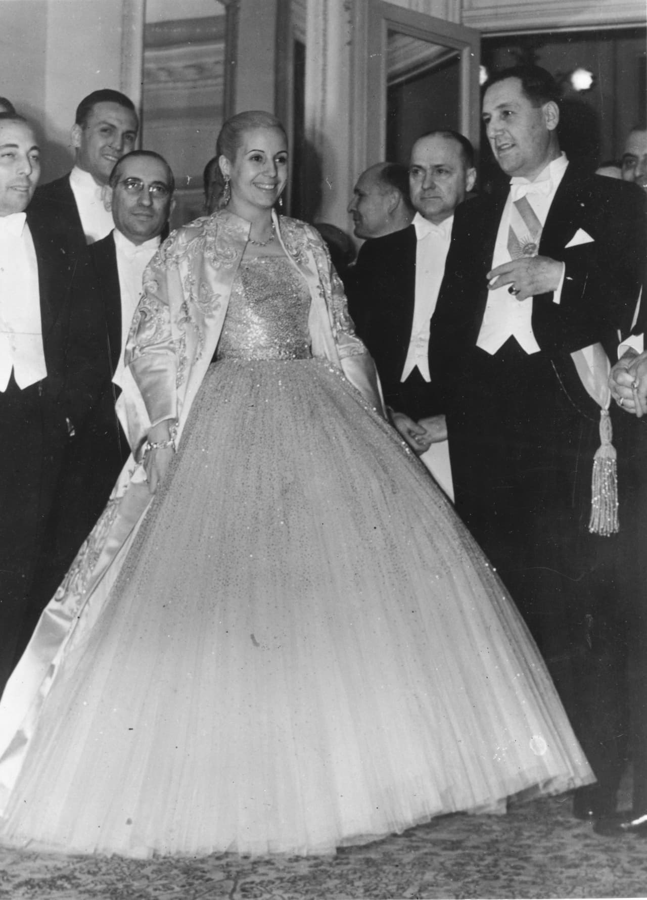 Fue famosa la fascinación de Christian Dior por la elegancia de Evita.