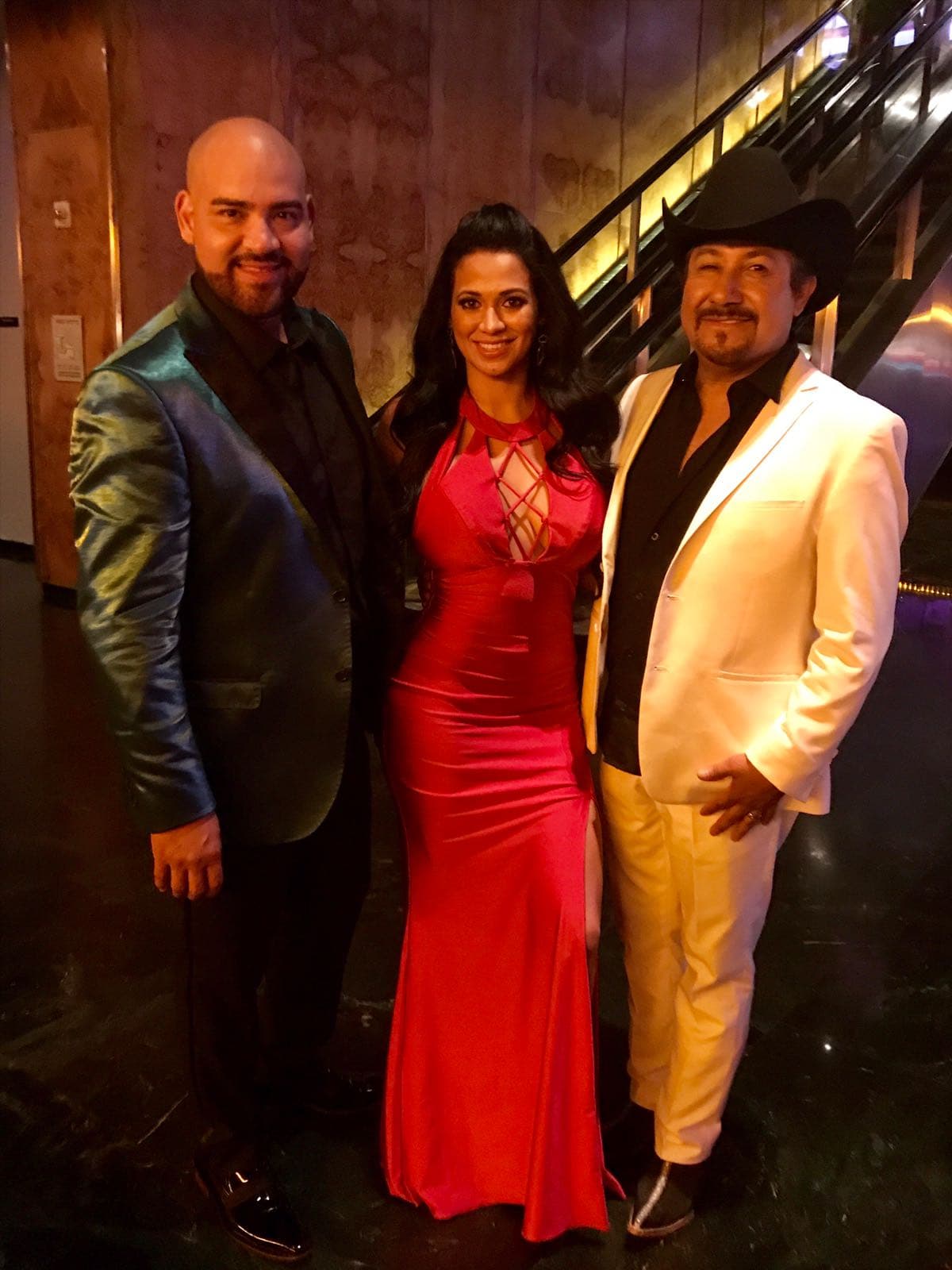 Raúl Molinar, Carla Medrano y Andres Maldonado se robaron el show durante la ceremonia del Balón de Oro en la ciudad de Los Ángeles.