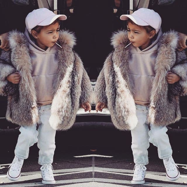 También disfruta de vestirse muy a la moda.