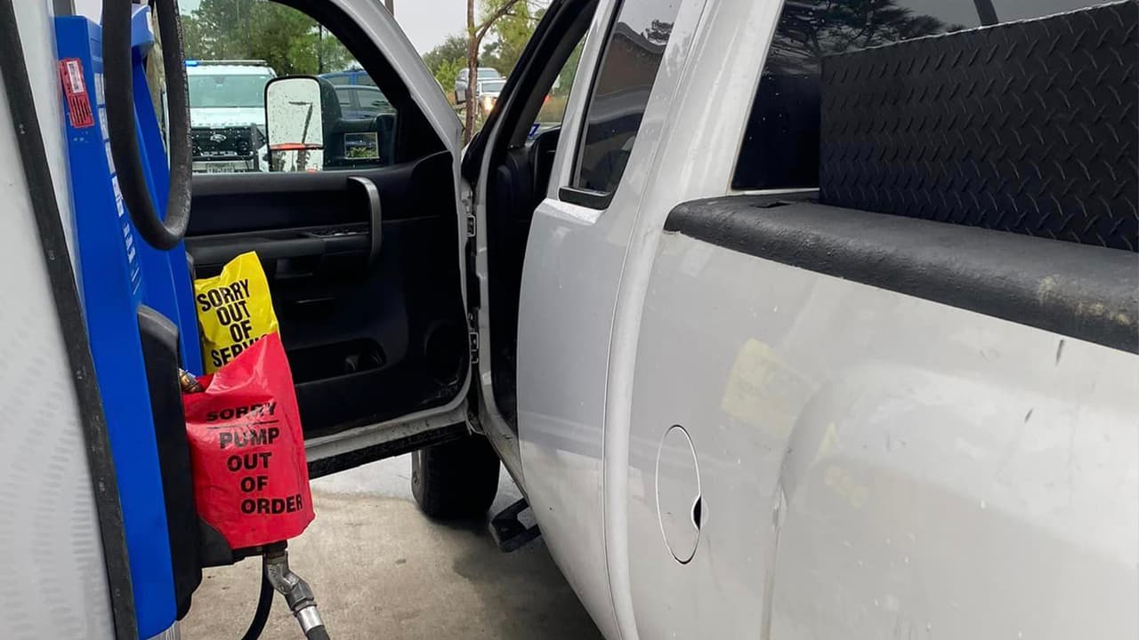 Los oficiales del Precinto 4 del condado Harris sorprendieron al sospechoso infraganti.