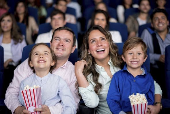 Llevar al bebé. Sandra Butelman, médico de 42 años, declaró que ella nunca lleva a sus niños a ver una película de adultos. "Una vez, había un bebé que terminé odiando: entre los gritos, llantos y el tintineo de sus juguete, ¡era imposible concentrarse!", relató.