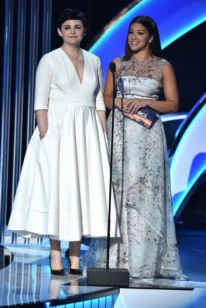 Ginnifer Goodwin y Gina Rodriguez anunciaron al Actor favorito en Cine.