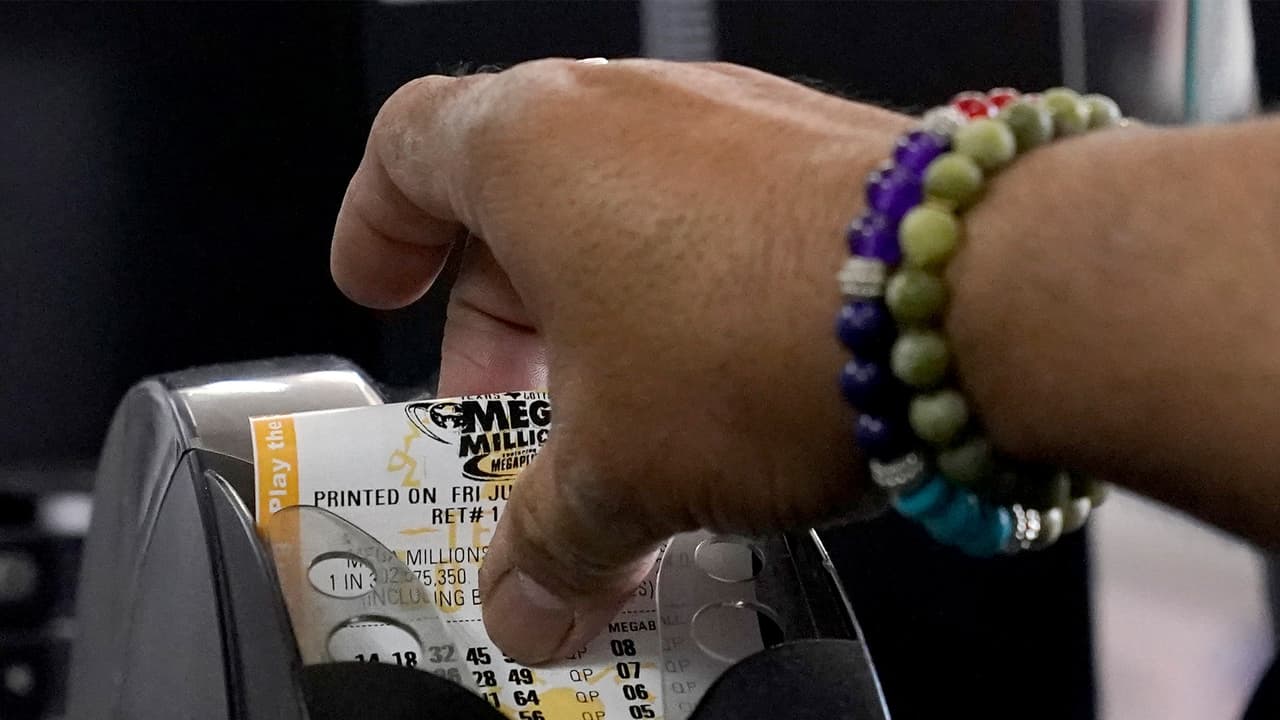 Si se decide por la opción de pago en anualidades, el ganador recibirá “sólo” 949.5 millones de los 1,337, luego de pagar 320 millones a la federación y 66.2 al estado.