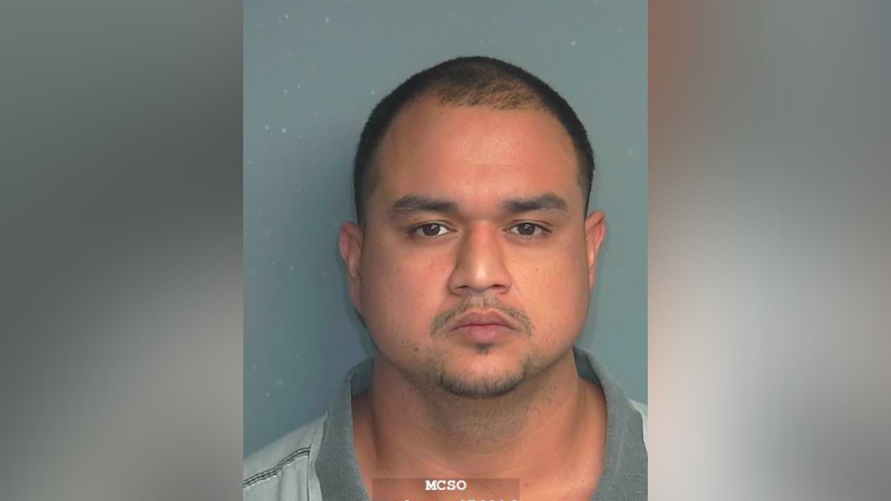 Francisco Xavier Garza de 29 años, Spring, Texas, enfrenta cargos también por posesión de metanfetaminas con la intención de distribución.