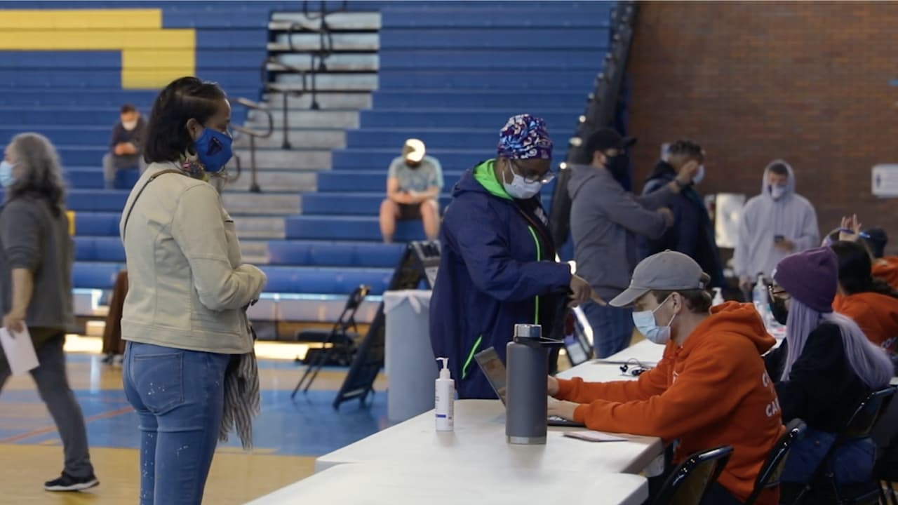 Todos los empleados de las Escuelas Públicas de Chicago (CPS) pueden vacunarse contra el coronavirus 
