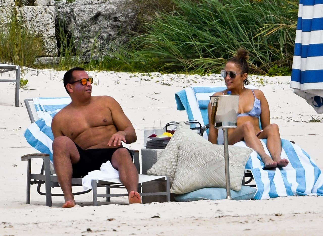 Al día siguiente, la pareja fue captada por paparazzi durante su estancia en 
<b><a href="https://bakersbayclub.com/" target="_blank">Baker's Bay, en Bahamas</a></b>.