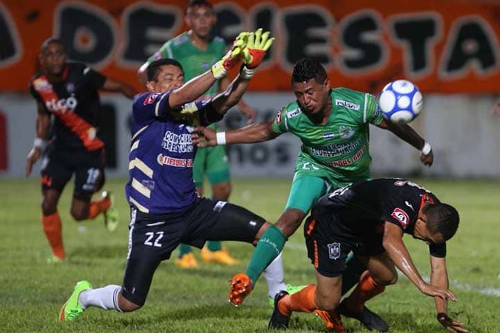 Águila y Dragón empataron el derbi migueleño en el Salvador