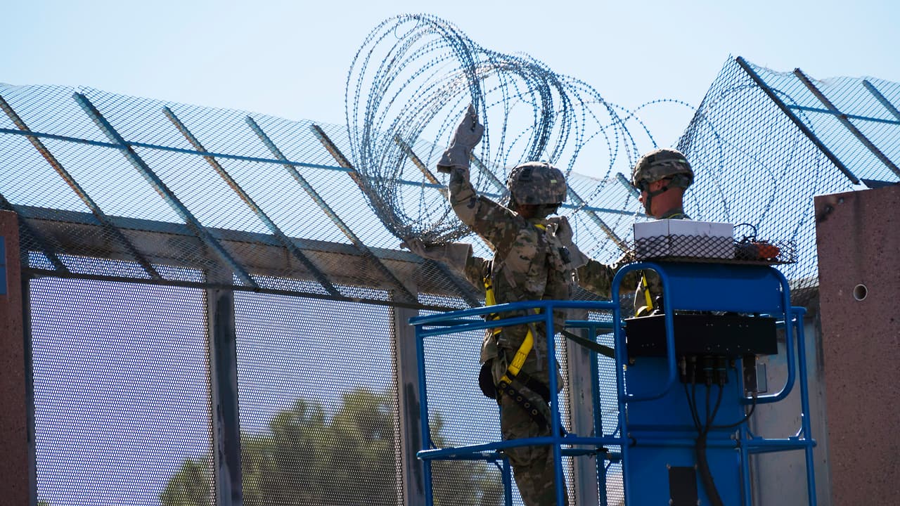 Los soldados llegaron por una orden del presidente Donald Trump para apoyar el trabajo de las agencias migratorias en la frontera.