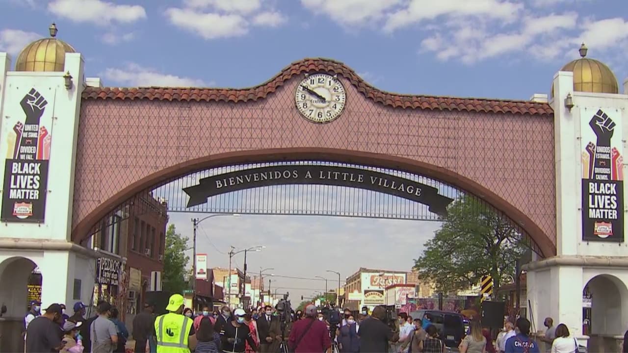 Desplegan carteles de Black Lives Matter en arcos de La Villita para expresar apoyo al movimiento