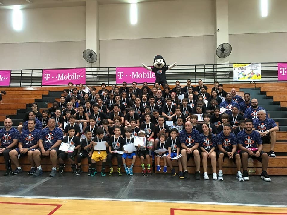 Barea ofrece clínicas a niños con enfermedades intestinales