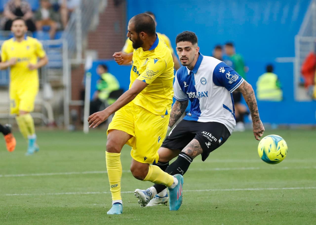 Mallorca derrotó 0-2 a Osasuna y Cádiz 0-1 al Alavés, ambos de visitantes para que evitaran el descenso; Granada pierde la categoría en España con un penal fallado.