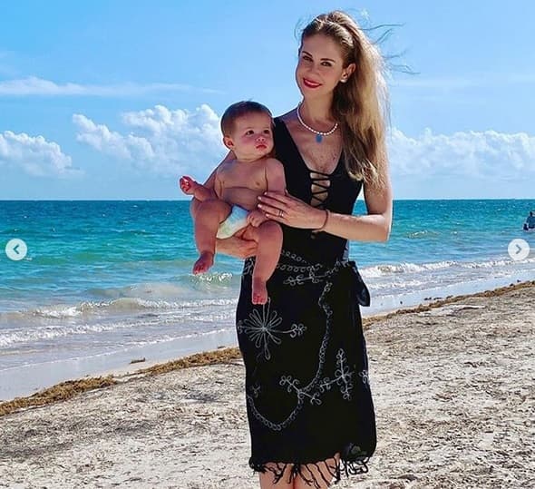 El pasado 17 de enero, la actriz reveló el susto que vivió cuando 
<b><a href="https://www.univision.com/famosos/ingrid-martz-revela-la-angustia-que-sufrio-cuando-su-hija-recien-nacida-se-le-cayo-por-las-escaleras-fotos" target="_blank">tropezó en las escaleras</a></b> de su casa, mientras cargaba a su hija Martina, de 8 meses de nacida.