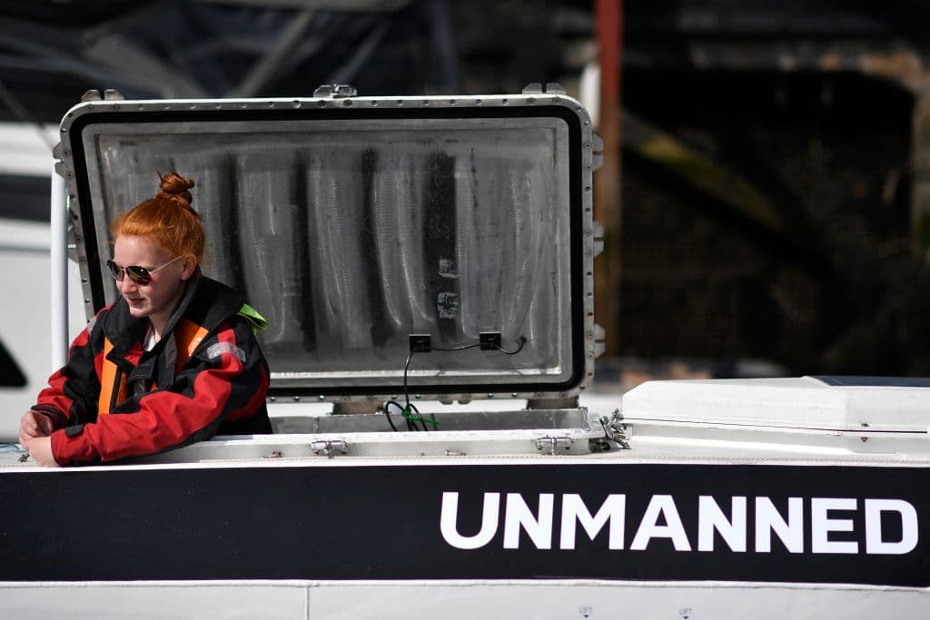 <b>Las normas.</b> Los programadores también le proporcionaron las reglas para evitar colisiones, como el código de carretera para los coches autoconducidos, utilizadas por todo capitán humano.