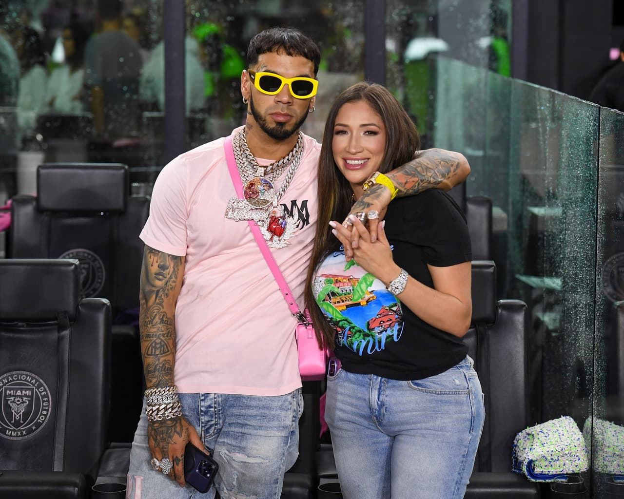 En el estadio, también el cantante 
<b>Anuel y su novia Laury Saavedra</b>.